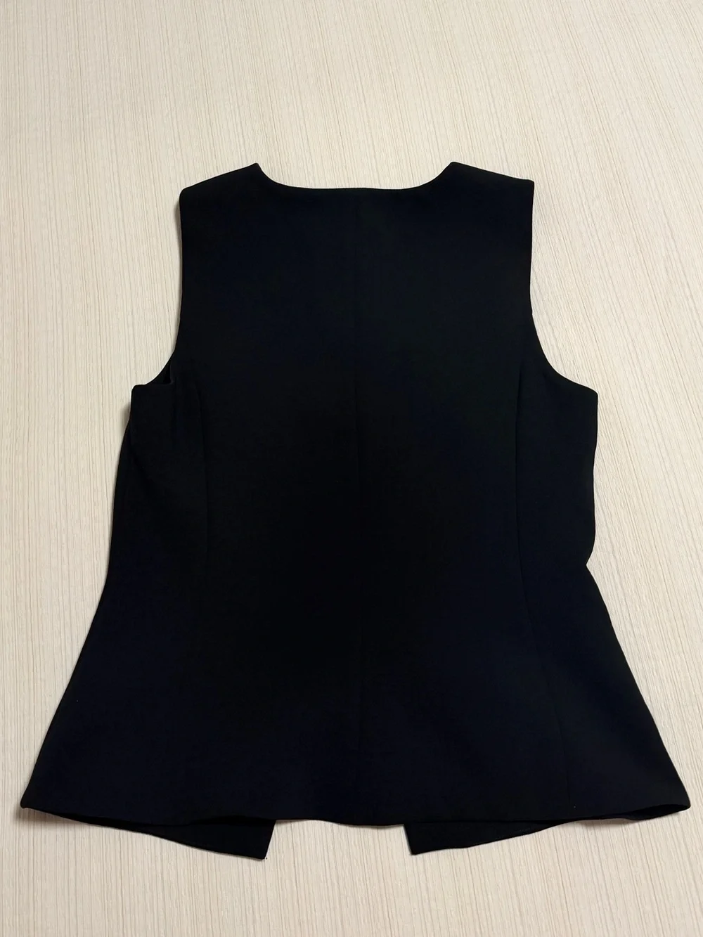 NWOT - Aritzia Regal Vest - Black - Sz 6